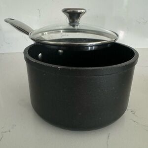 Le Creuset 2 qt lidded saucepan